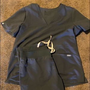 Figs charcoal scrub set